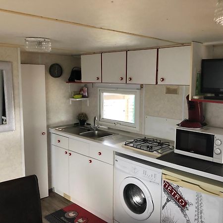 Mobilhome A Frejus A 15 Minute De La Mer Sur Terrain Independant 외부 사진