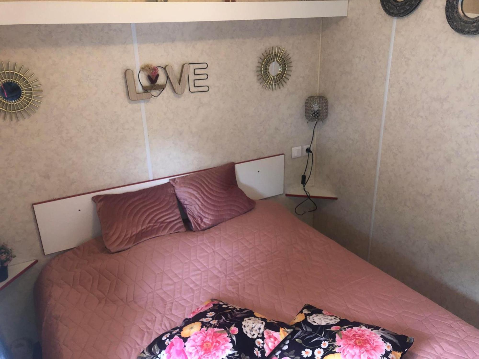 Mobilhome A Frejus A 15 Minute De La Mer Sur Terrain Independant 외부 사진