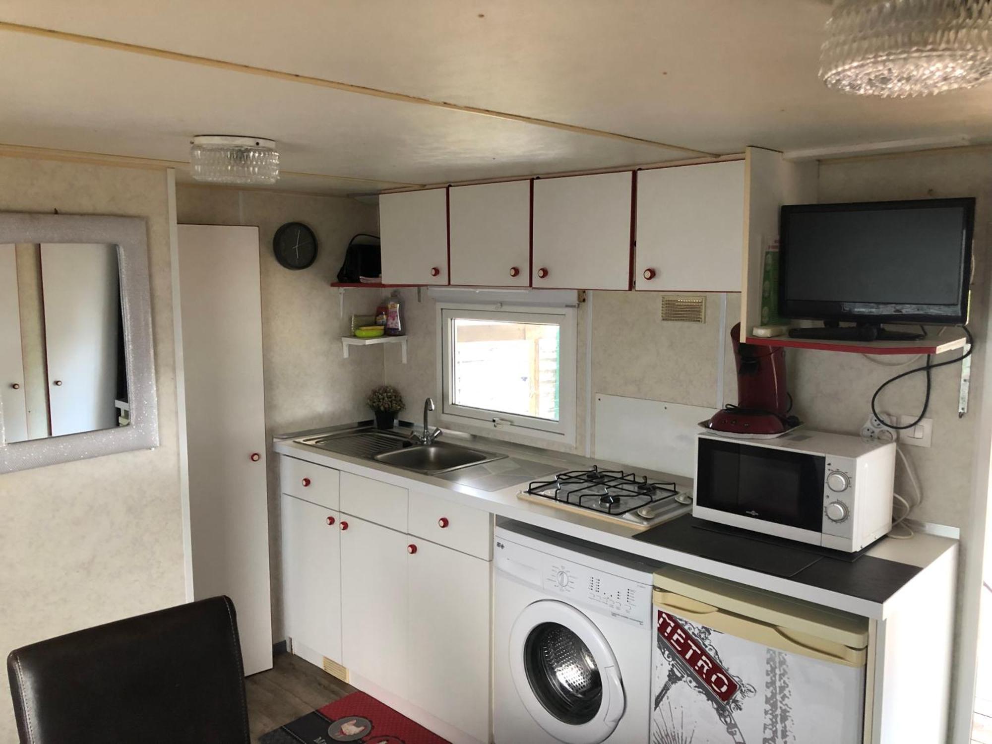 Mobilhome A Frejus A 15 Minute De La Mer Sur Terrain Independant 외부 사진